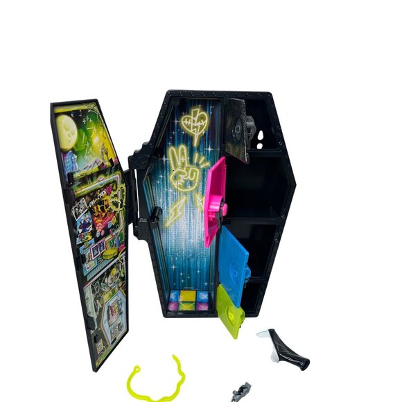 Monster High Frankie Stein Doll & Coffin Locker Playset Skulltimate Secrets - Picture 3 of 5